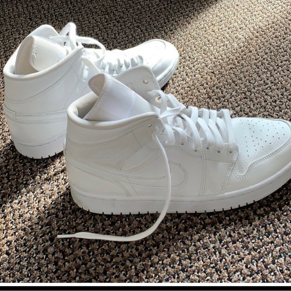 Women’s Michael Jordon 1’s